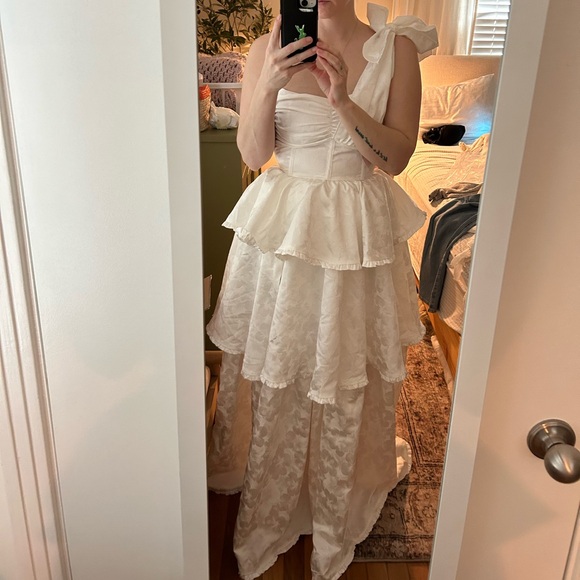 V. Chapman Grace Gown- SOLD OUT ONLINE - Picture 6 of 9